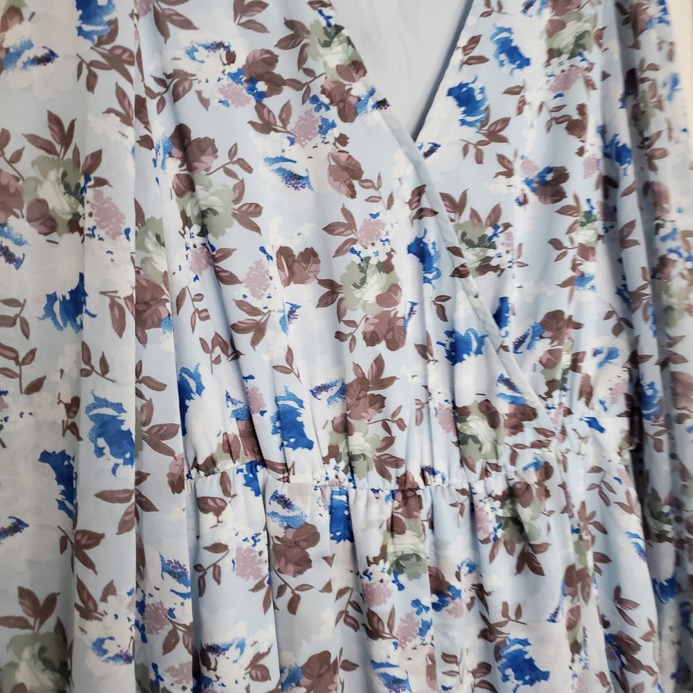 Floral V-Neck Maxi Dress in White and Blue - Picture 7 of 9